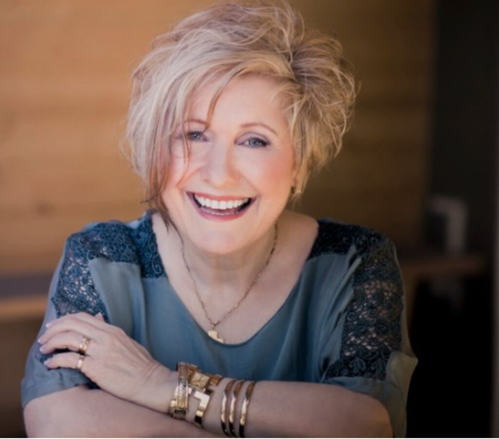 deb elkink blue shirt smiling