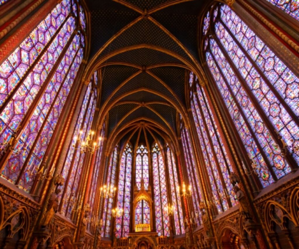 FIND THE DIVINE IN PARIS saint chapelle